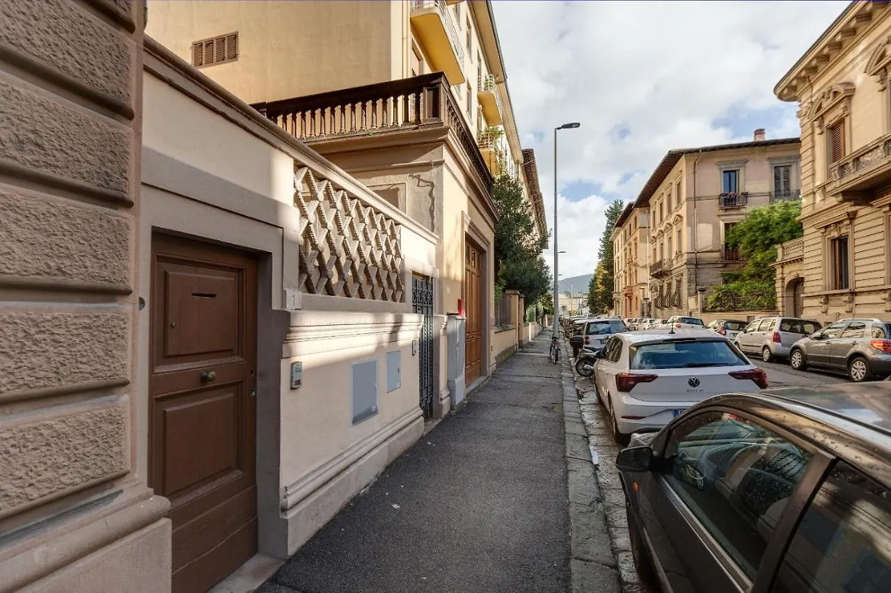 Central Berchet With Terrace And Private Entrance Apartment Florence