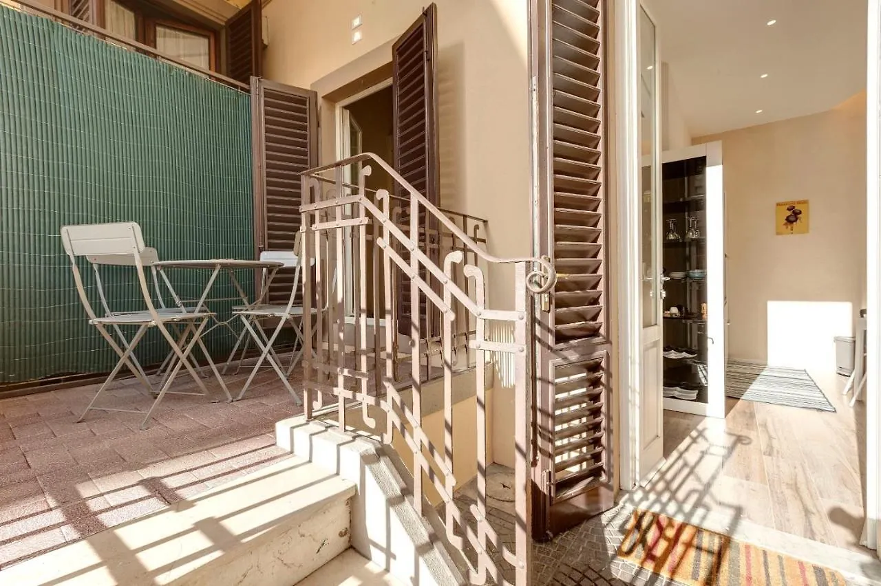 Central Berchet With Terrace And Private Entrance Apartment Florence