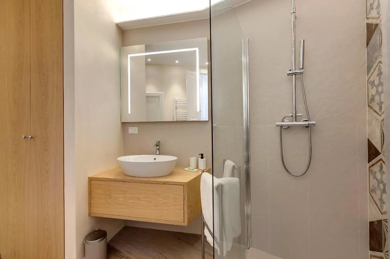 Central Berchet With Terrace And Private Entrance Apartment Florence