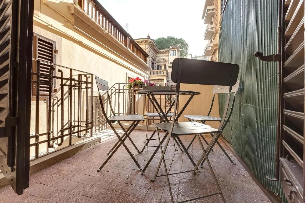 Central Berchet With Terrace And Private Entrance Apartment Florence