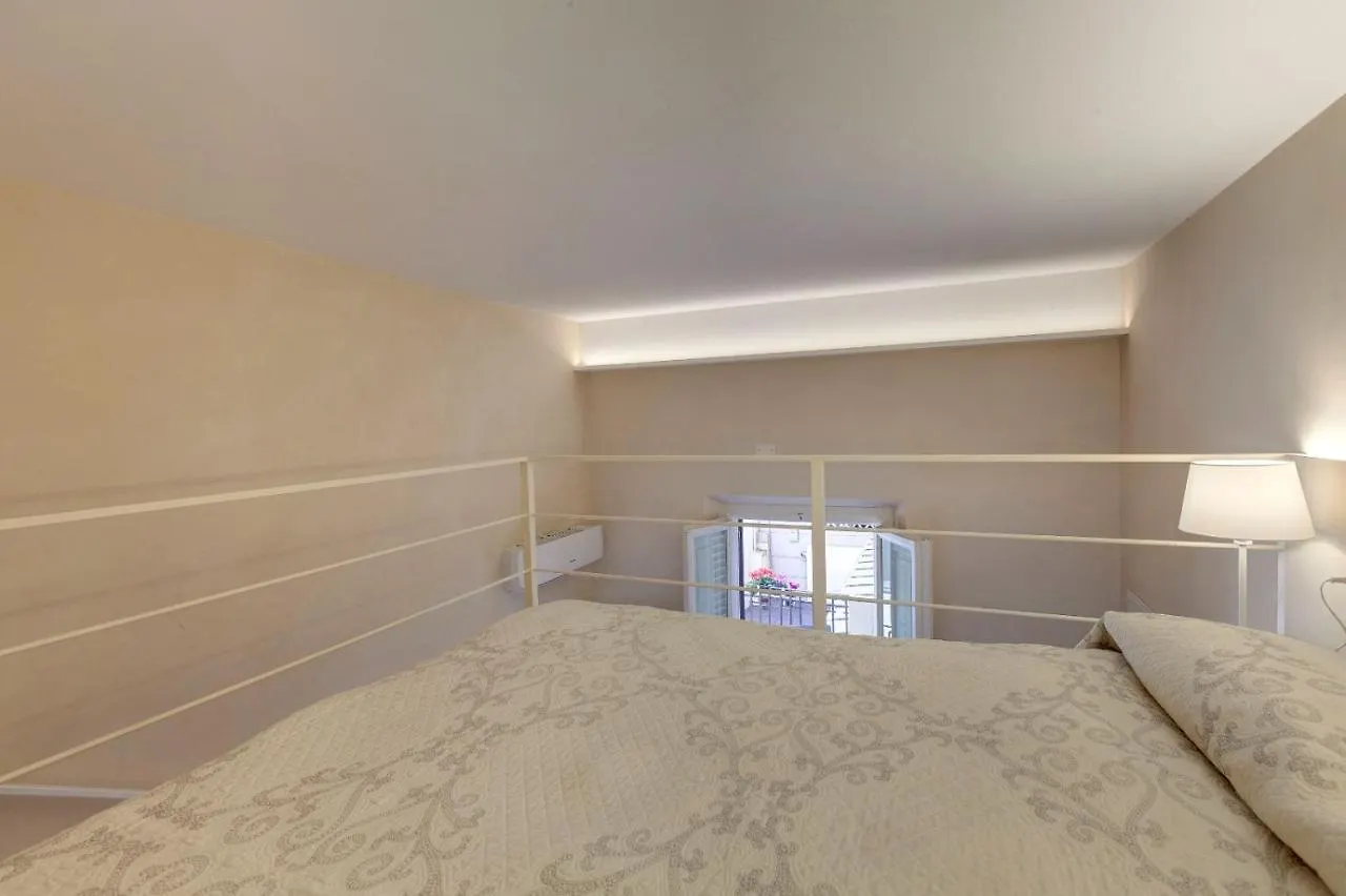 Central Berchet With Terrace And Private Entrance Apartment Florence